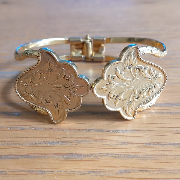 Banana Republic Jewelry - Banana Republic Intricate Gold Cuff